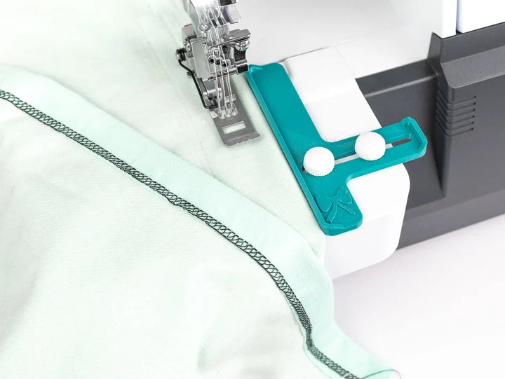 Guide d'ourlet pour coverlocks